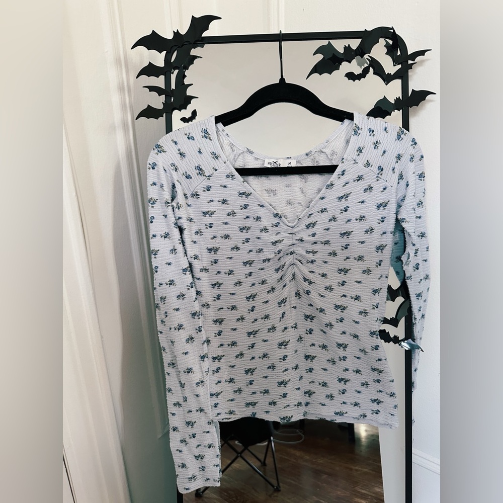 Hollister Blue Floral Ruched Long Sleeve Top – Size M
